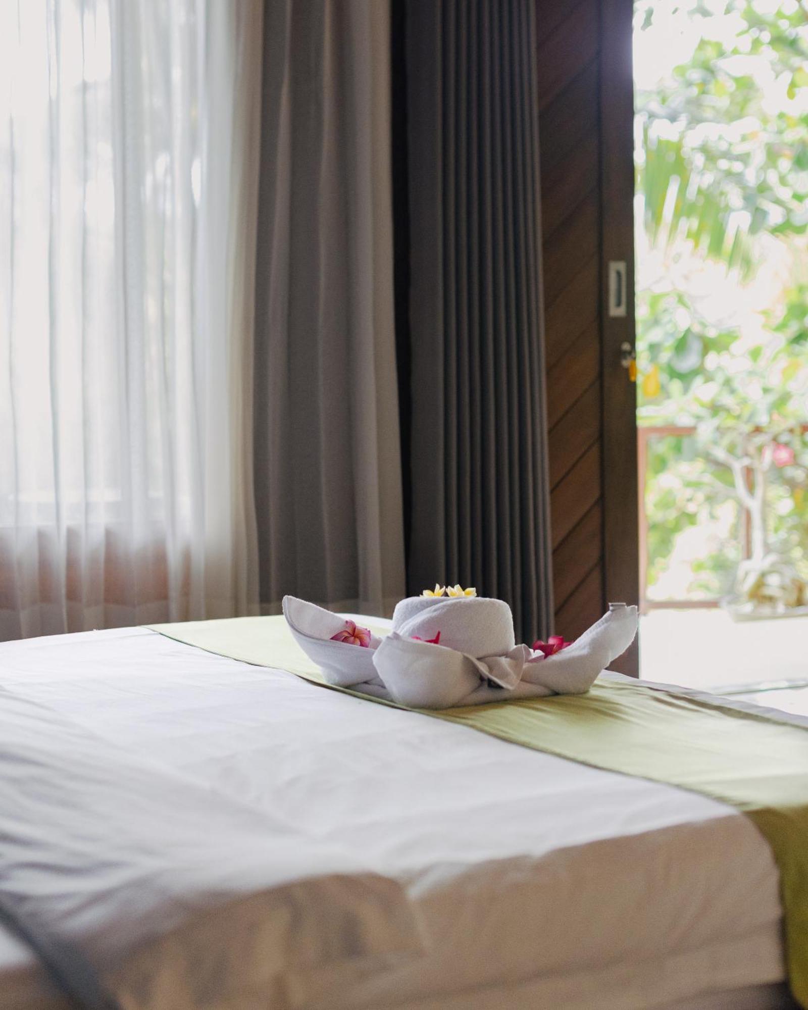Gading Tree House Villa Batununggul Bagian luar foto